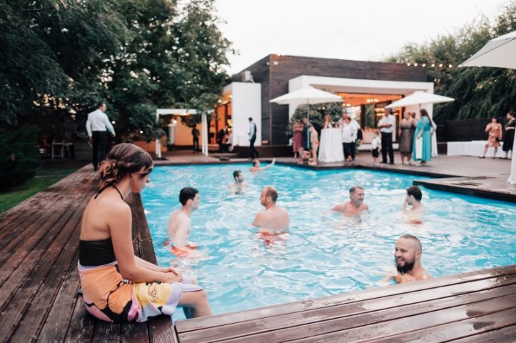 Locatiile de nunta - locatii de nunti in aer liber in natura - top locatii de nunta la padure-piscina